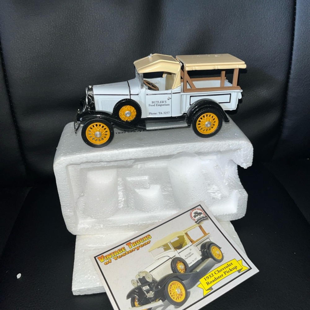 National Motor Museum Mint 1932 Chevrolet Roadster Pickup diecast model No Box